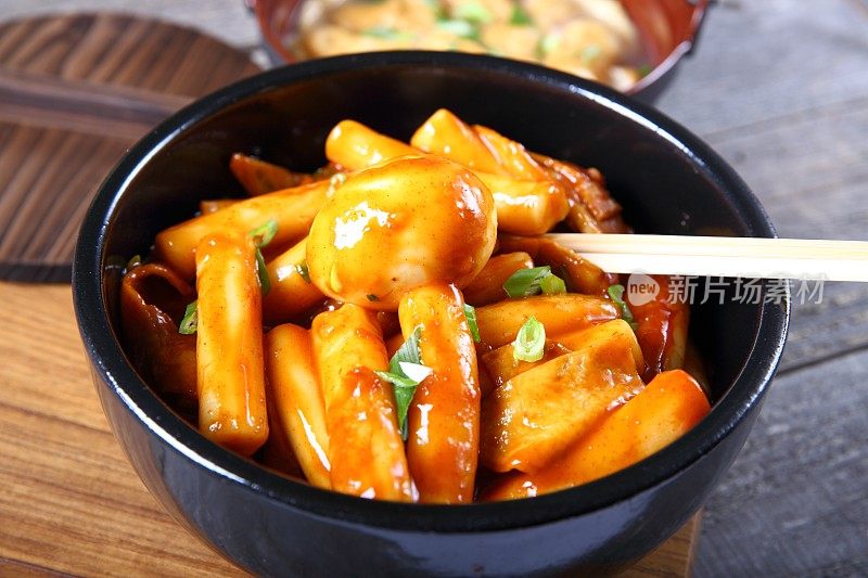 辛辣的Tteokbokki /韩国食物